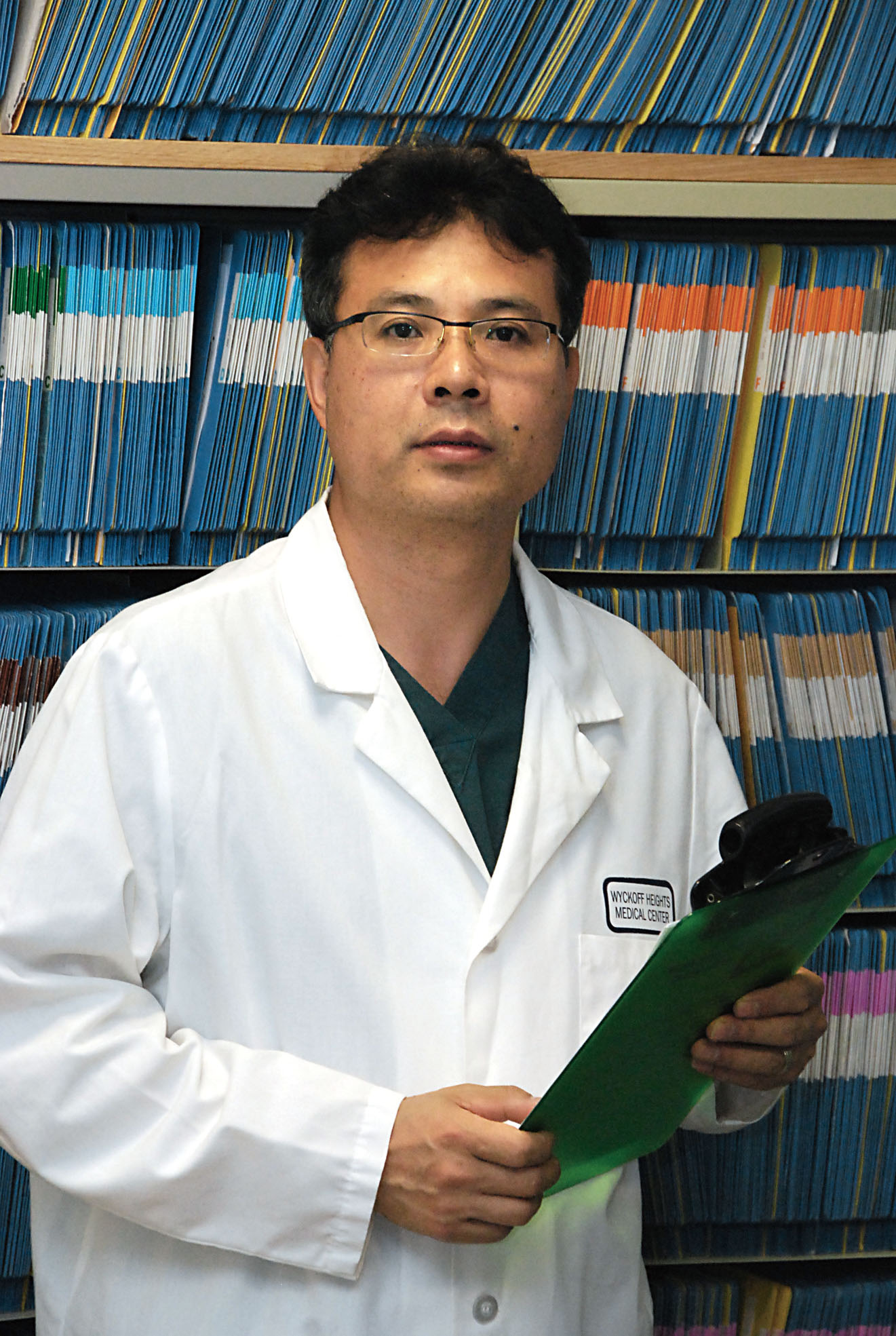 紐約著名腳科專家梁劍清醫學博士專長治療各類腳疾，並以超優價提供客製化醫療鞋墊的專業醫療服務，協助患者擺脫腳患之苦，提升健康和生活品質。