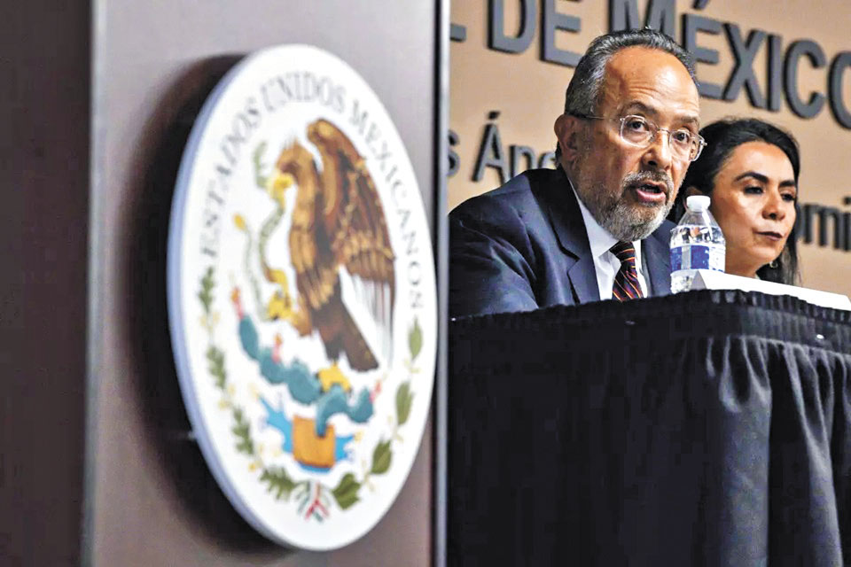 墨西哥駐洛杉磯總領事古鐵雷斯呼籲對近期一名墨西哥公民在阿德蘭托移民及海關執法局(ICE)處理中心死亡的事件展開調查。 洛杉磯時報