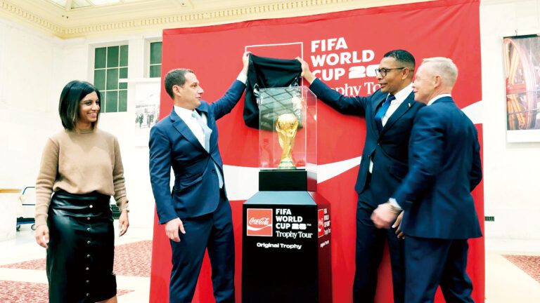 世界盃獎盃亮相三藩市