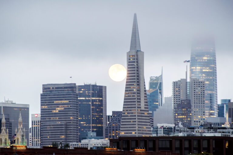 三藩市著名商業大樓「泛美金字塔」再次易手。Adobe Stock