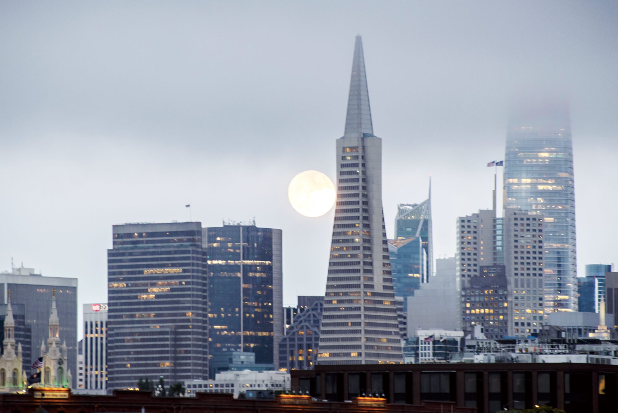 三藩市著名商業大樓「泛美金字塔」再次易手。Adobe Stock