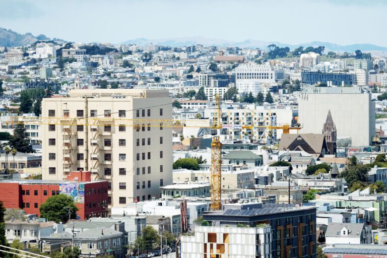 加州房屋供不應求情況已持續多年。美聯社資料圖片