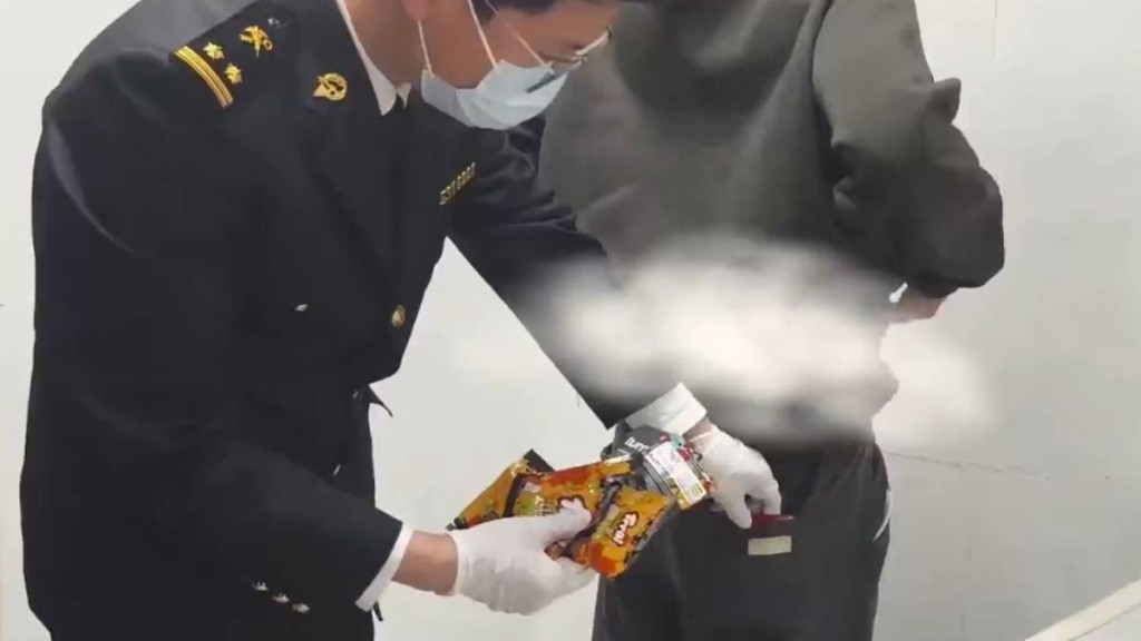 羅湖口岸海關截查入境男子 檢獲大麻軟糖及電子煙彈