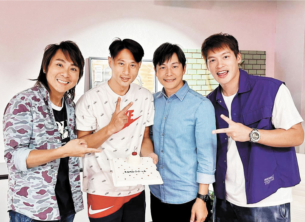 ■王仁甫（左）、孫協志（右2）、許孟哲（右）驚喜現身。網上圖片