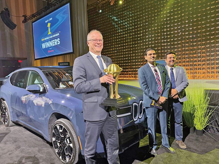 寶馬主管和獲選為年度風雲車全電iX3。