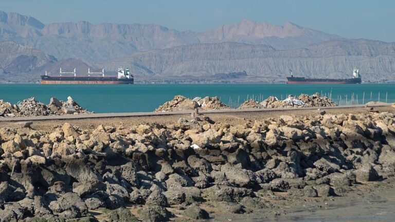 伊朗擬實施運油船通過海峽分級收費　每桶石油過路費1美元起跳