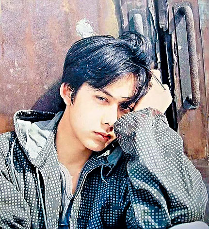 柏原崇憑演出經典愛情片《情書》走紅。