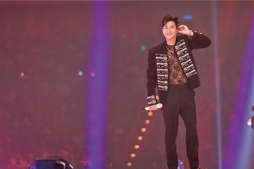 周興哲被問到兵役問題，略顯尷尬。網上圖片