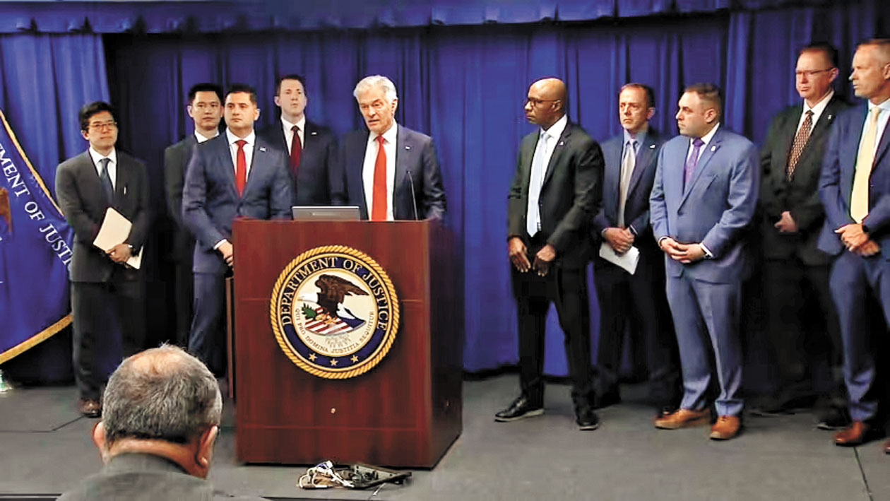 CMS主任奧茲與助理聯邦檢察官艾薩里等出席記者會。ABC7電視畫面