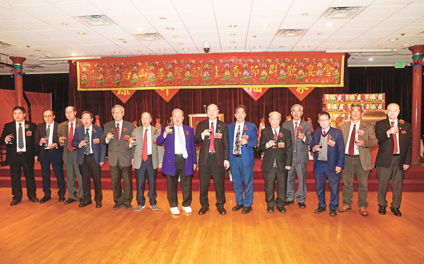 旅美台山李聖頤堂首長共同向嘉賓祝酒。