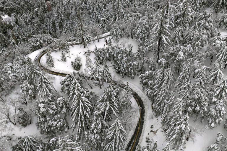 3月熱浪重創積雪量，恐影響今年供水。美聯社資料圖