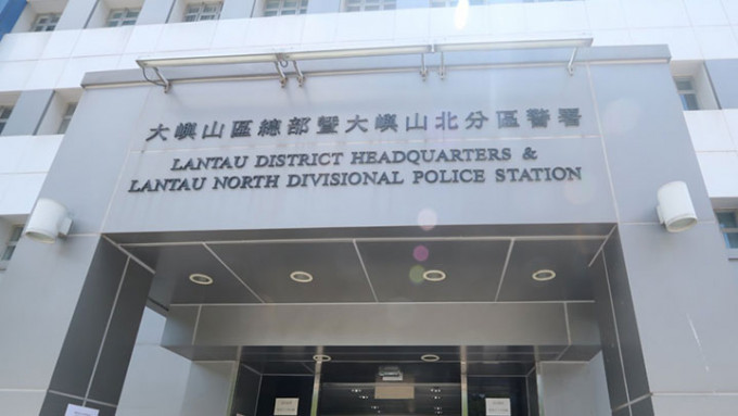 東涌滿東邨梯間發生縱火 告示及保安感應器遭焚毀