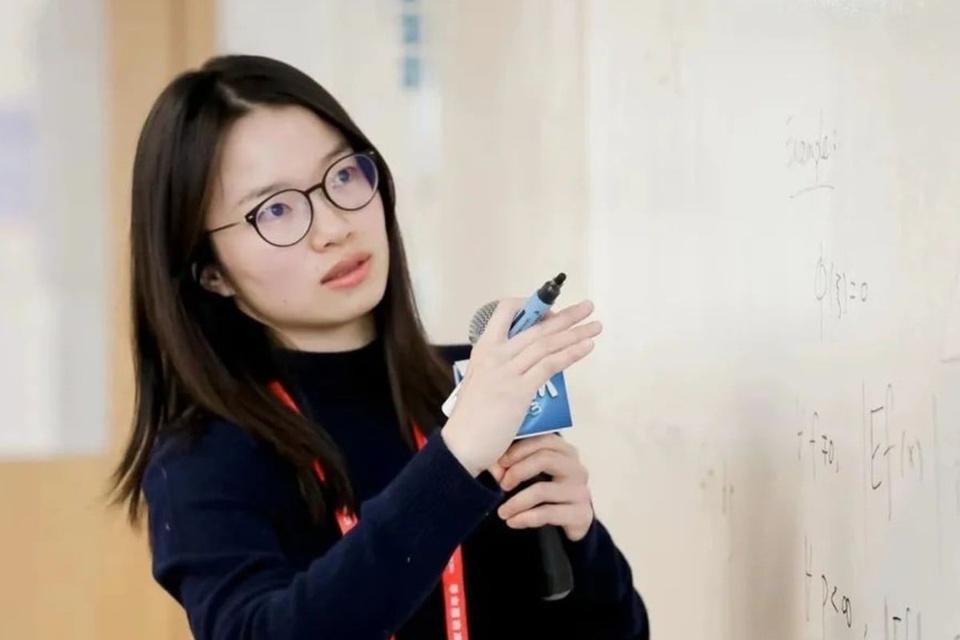 90後數學家王虹獲紐約大學最高榮譽「銀教授」