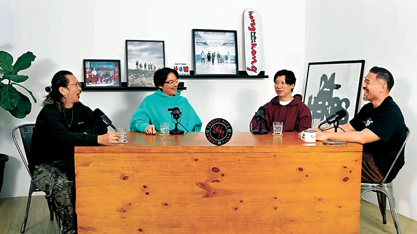 和拍檔阿肥主持《24/7 Talk》，與嘉賓馮德倫傾得投契，妙語連珠。