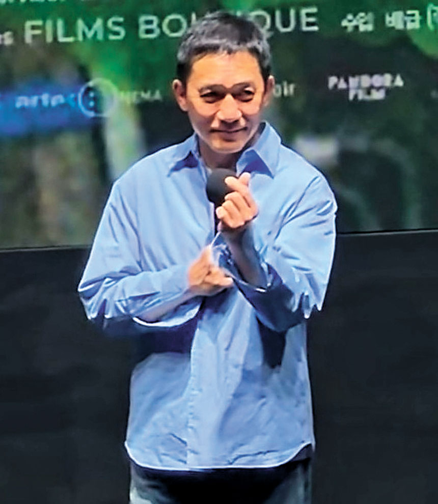 為了回饋韓國粉絲的熱情，偉仔這位超級I人亦豁出去大派心心。