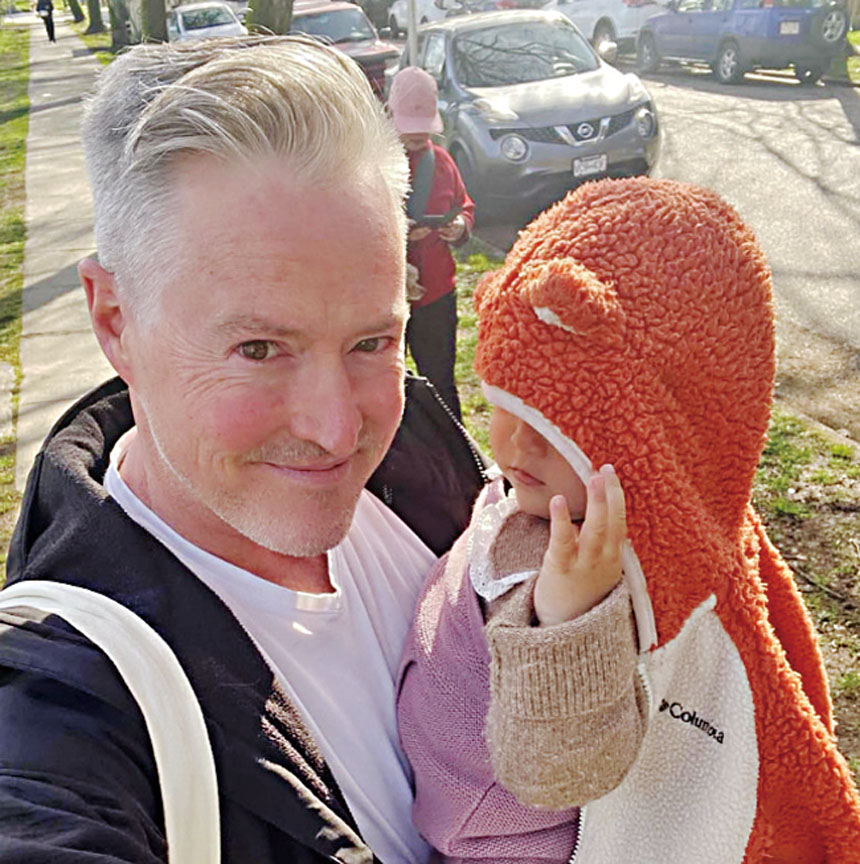 夏克立近日無預警曬出抱著嬰兒的溫馨照片。網上圖片