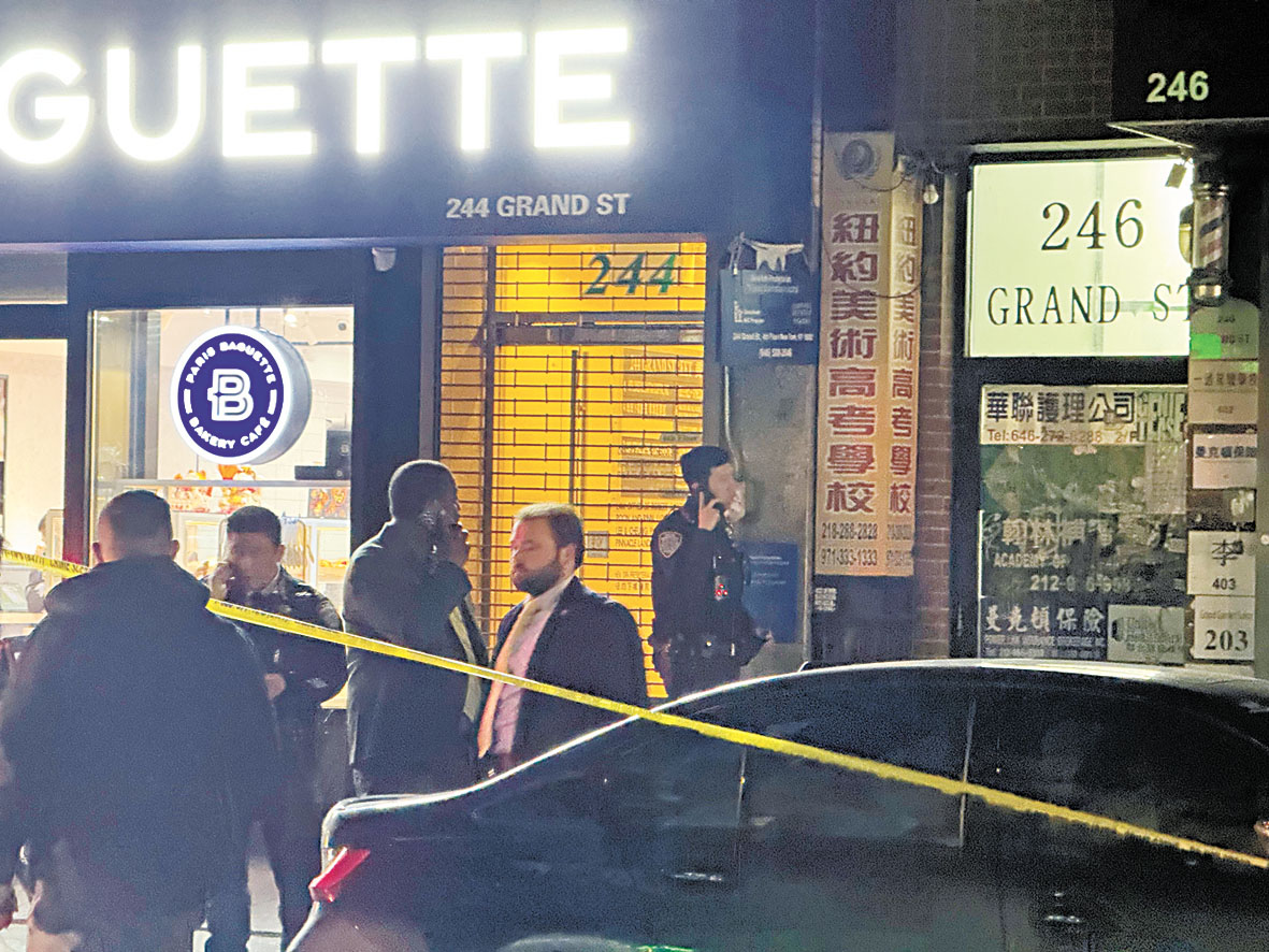 警方對事發地外的整個街道進行了封鎖。