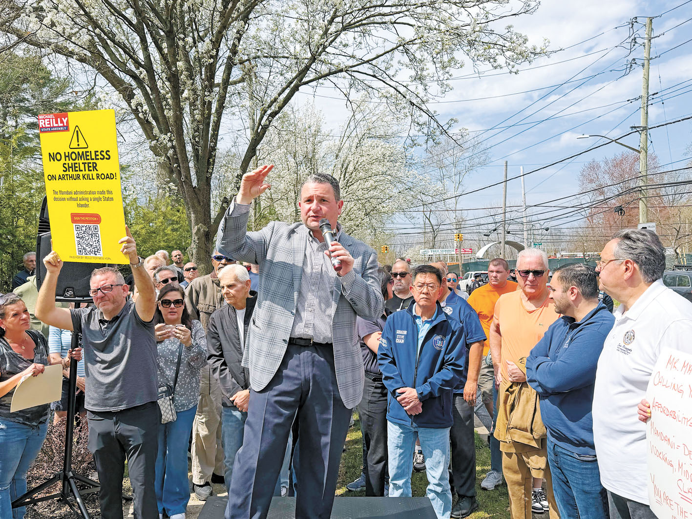 發動示威的市議員莫拉諾。