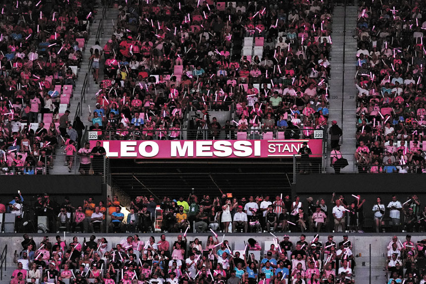 美斯是球迷們最關注的球員。路透社