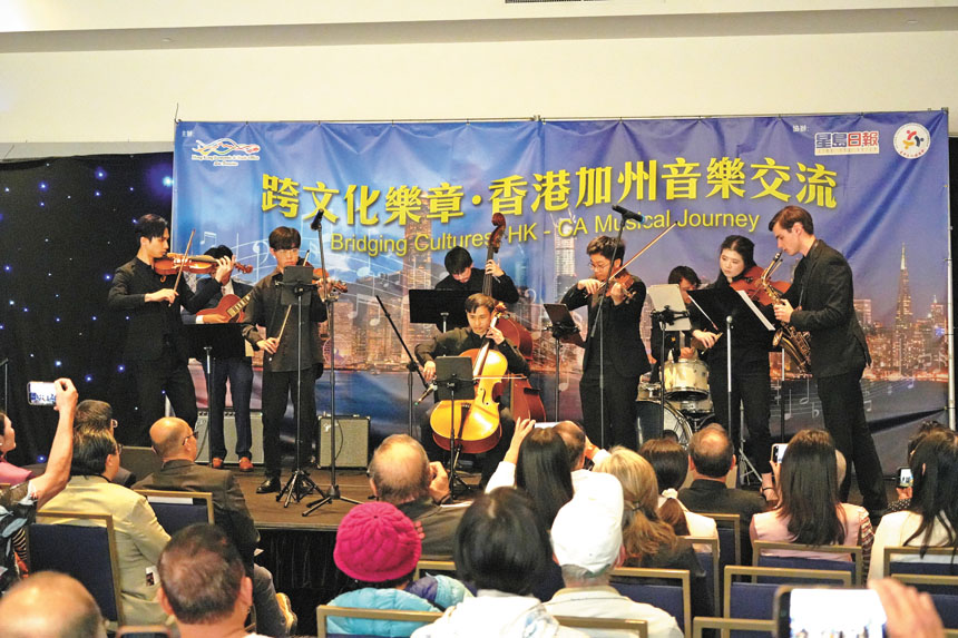 兩地樂隊壓軸聯奏2026年弦樂改編版的《浮誇》。記者黃偉江攝