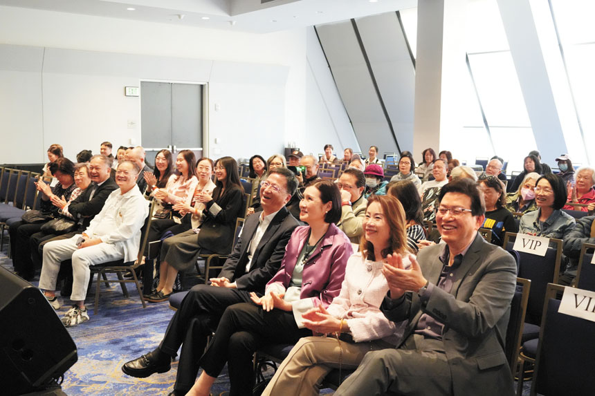 出色的演奏贏得觀眾們熱烈掌聲。記者黃偉江攝