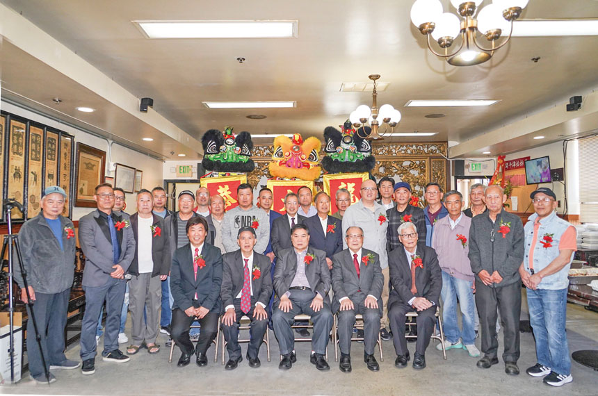 主席燦芬與元老暨各執監委員祈求新的一年財運享通，風調雨順，國泰民安。譚國亮攝