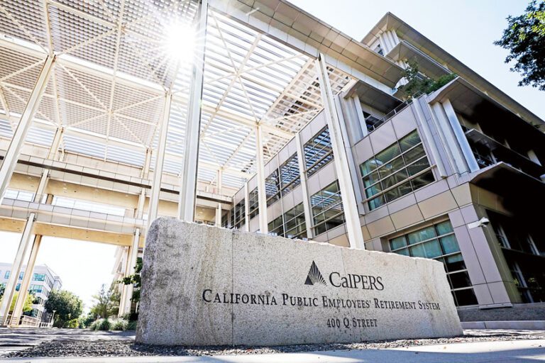 圖為加州公務員退休基金（CalPERS）沙加緬度總部大樓。美聯社資料圖片