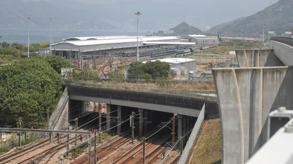 港鐵小蠔灣車廠信號故障 機場快綫及東涌綫一度延誤