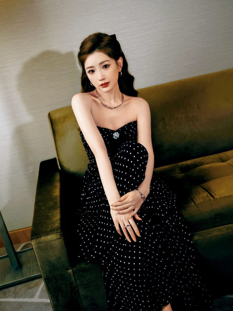 別看毛曉彤渾身洋溢着青春氣息，但她坦言亦曾有過年齡焦慮，現在卻覺得過好每一天最重要。