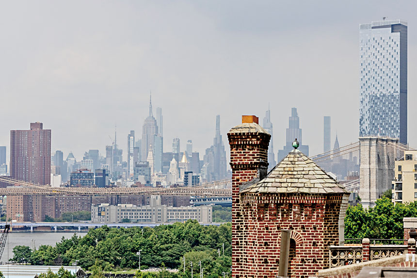 弗洛普警告，多家大型企業已開始採取行動，準備將總部或職位外遷。 Anna Watts/紐約時報