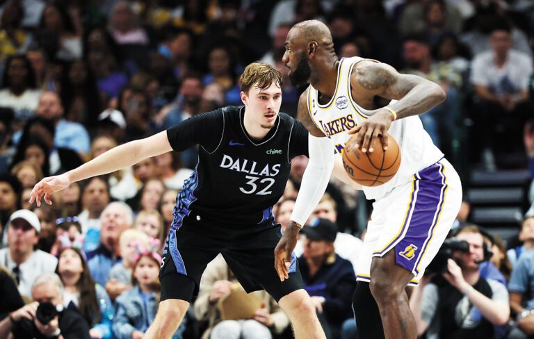 弗拉格與詹姆斯在比賽中屢次正面對決。路透社