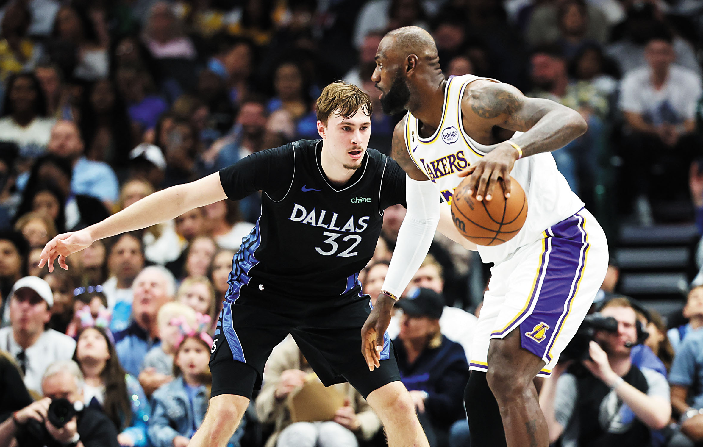 弗拉格與詹姆斯在比賽中屢次正面對決。路透社