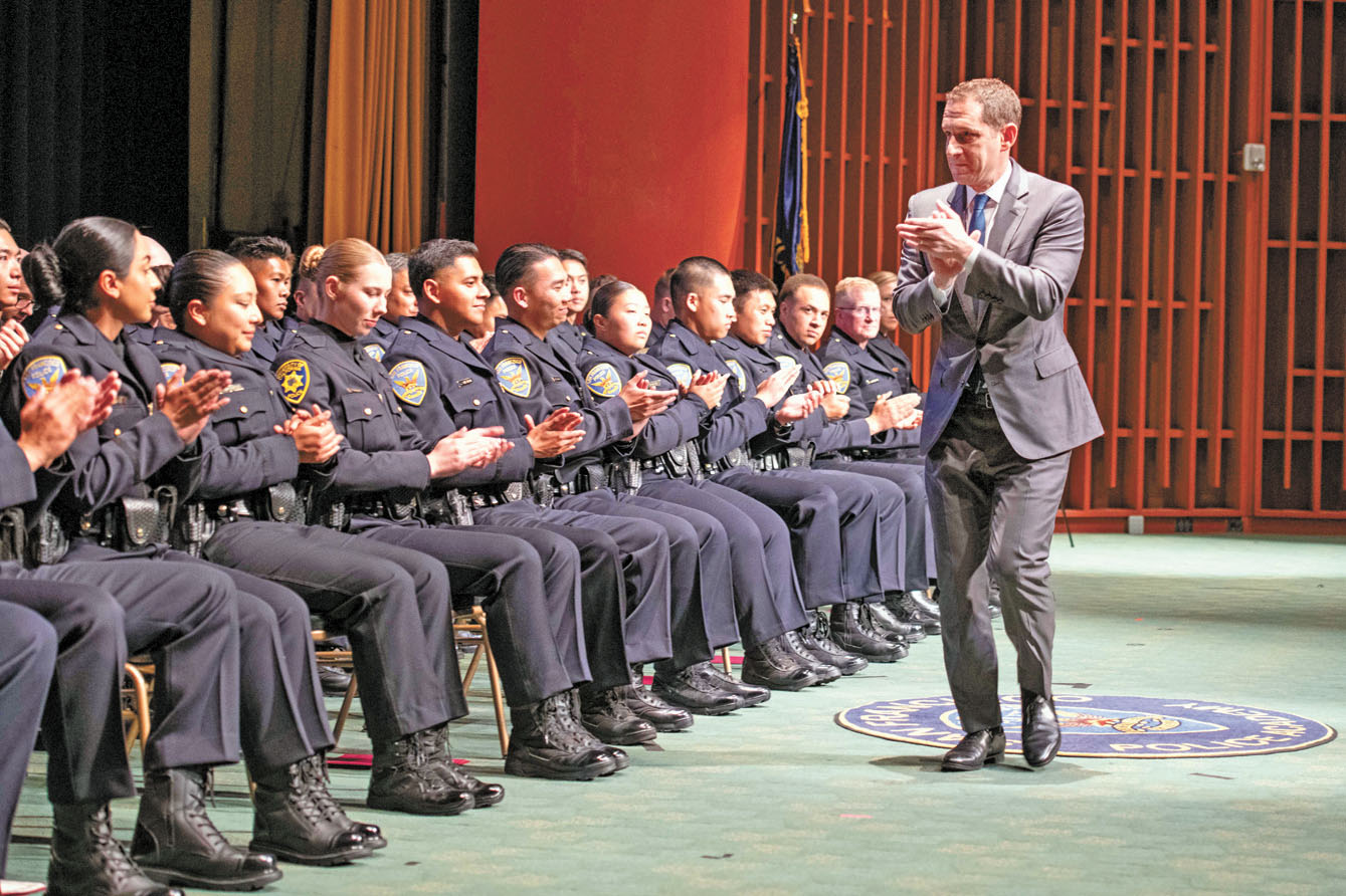 市長羅偉出席見習警員班畢業典禮。三藩市警察局