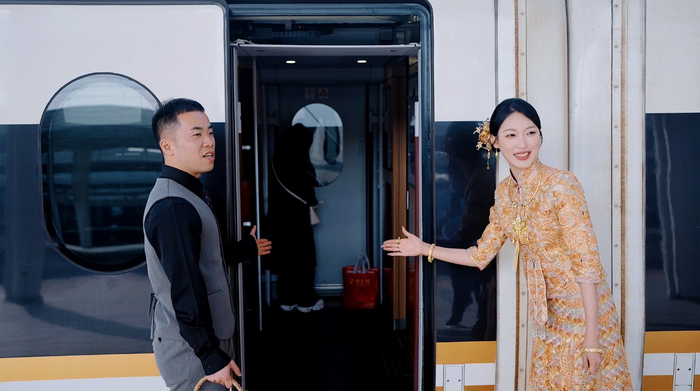 安徽新人創新接親 高鐵化身「上億婚車」