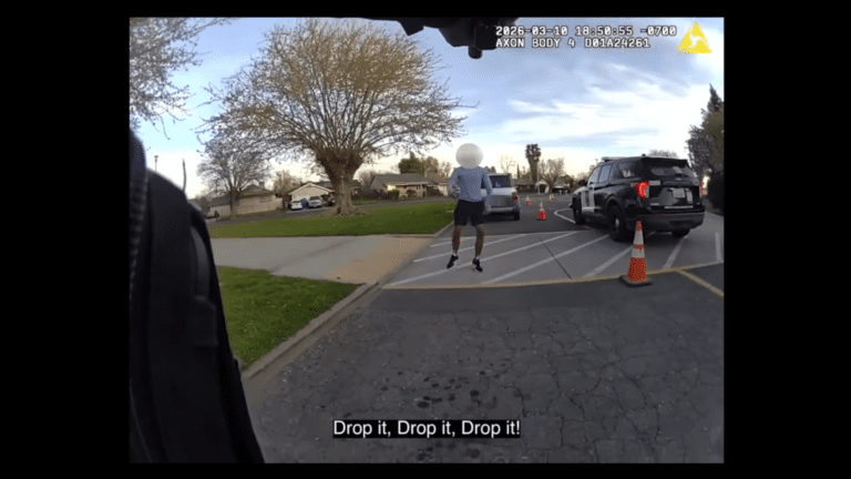 沙加緬度警員槍傷持刀男 警方公開隨身攝錄片段｜細說燊語