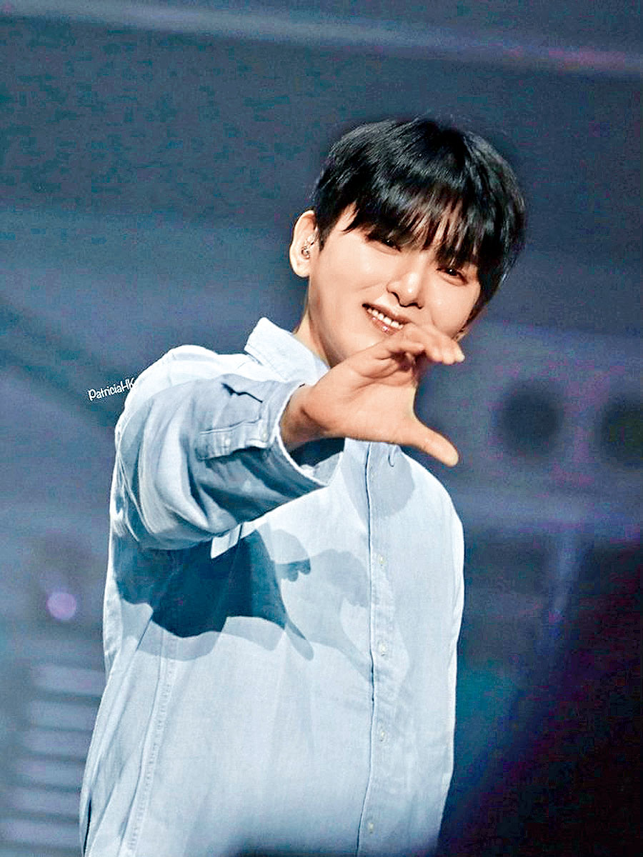 厲旭被指趕到醫院，守在受傷fans身邊。