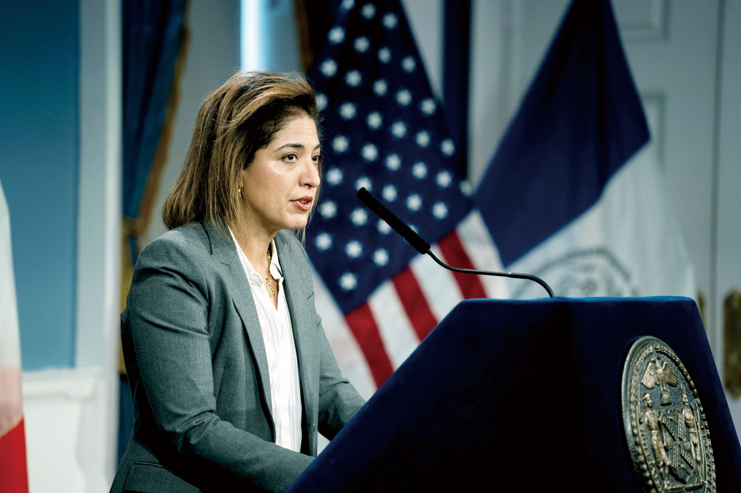 席哈塔因過往支持市長競選的紀錄遭到市議員嚴厲質詢。 Madison Swart/紐約時報