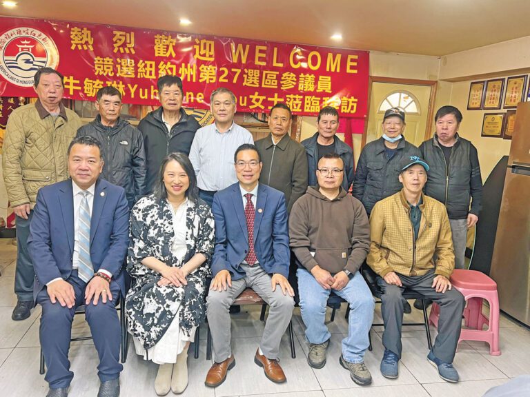 陳宜昌（前排中）5日呼籲鄉親們投票支持牛毓琳（前排左二）。美國福州琅岐紅光聯誼會