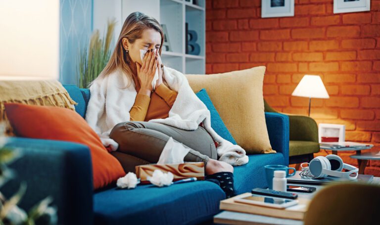 「人類間質肺炎病毒」會引起類似感冒的症狀。Adobe Stock