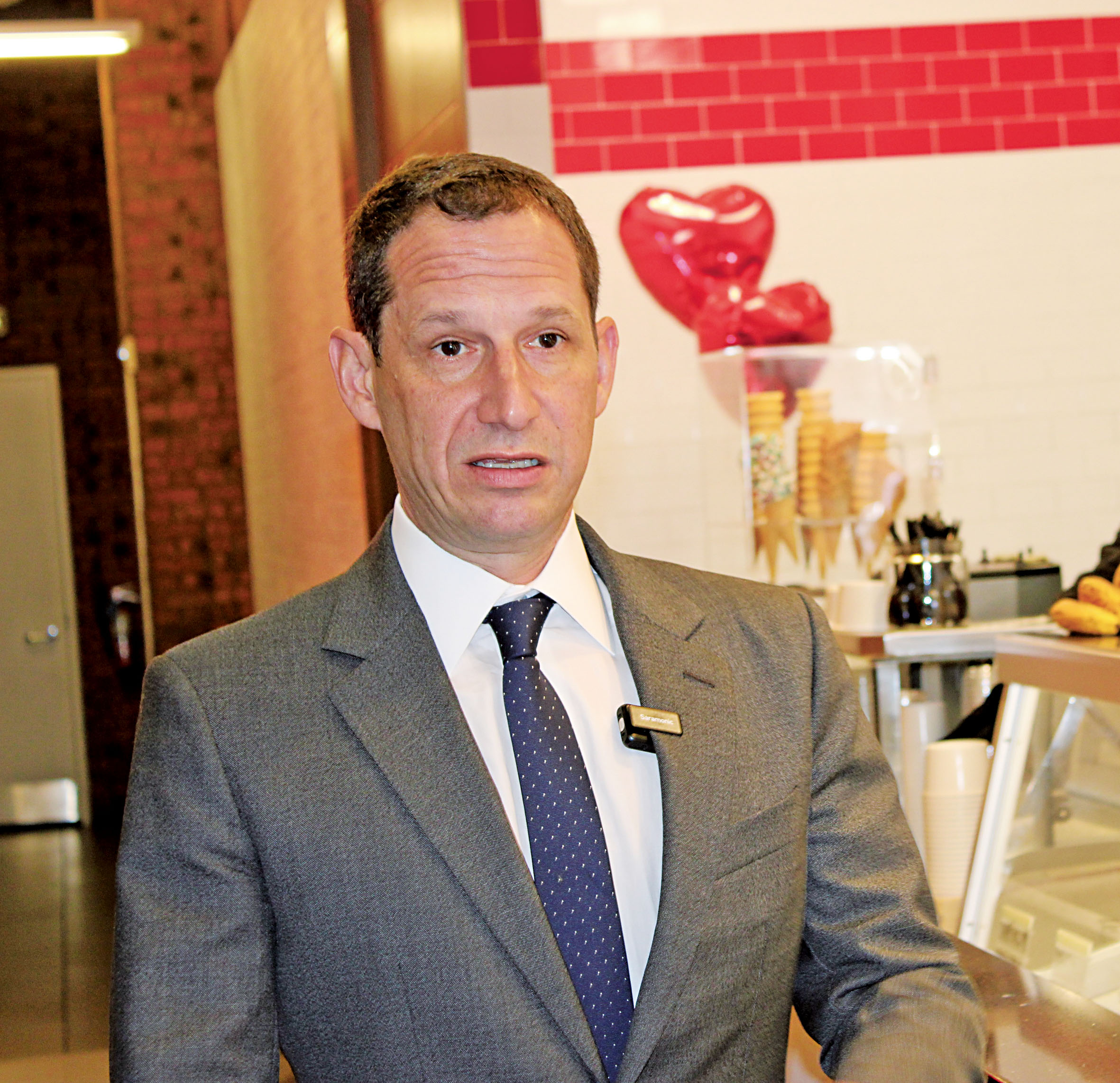 三藩市市長羅偉向18個部門的127名員工發出裁員通知。本報資料圖/記者陳程威攝