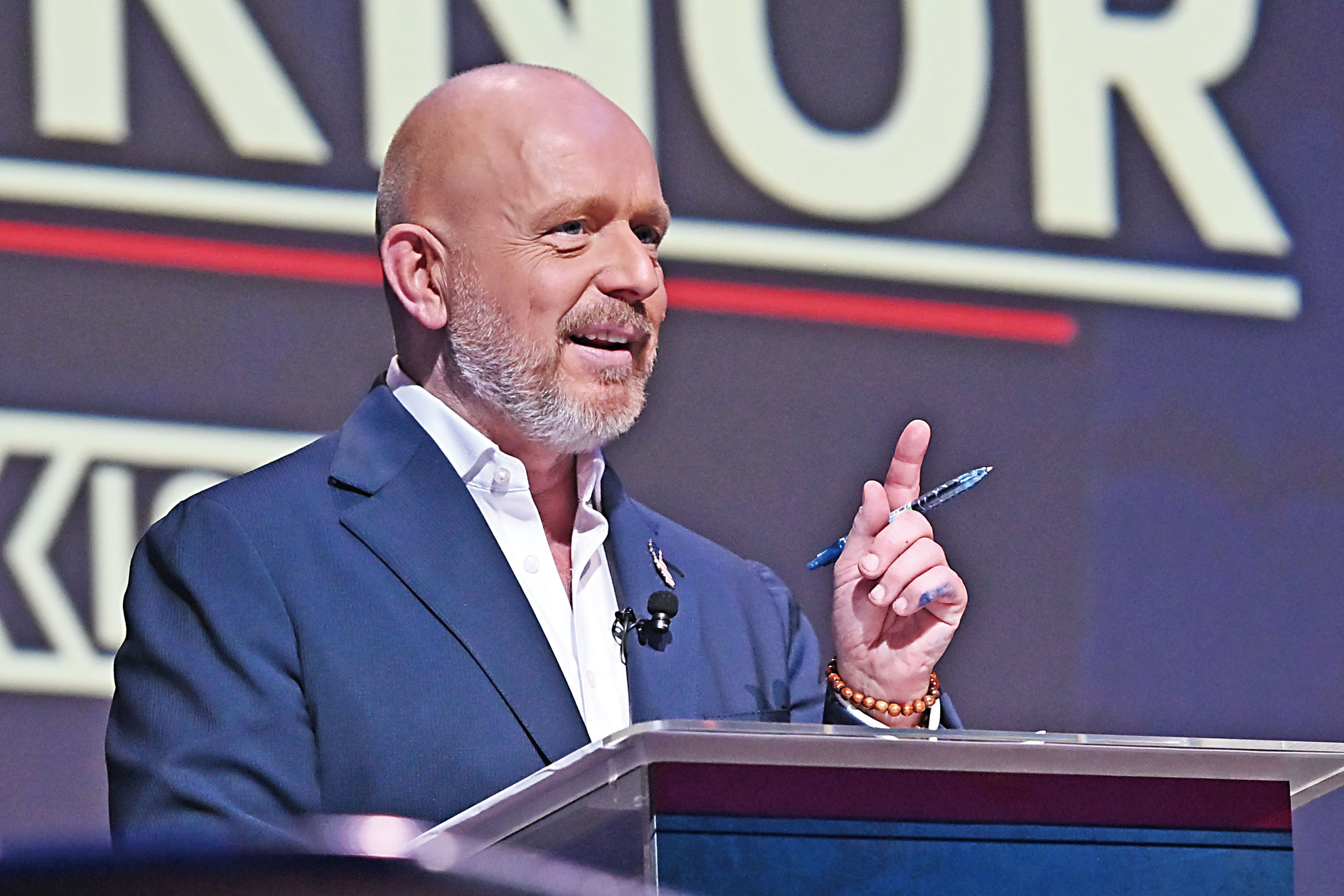 共和黨人希爾頓競選州長獲得總統特朗普背書。美聯社資料圖片