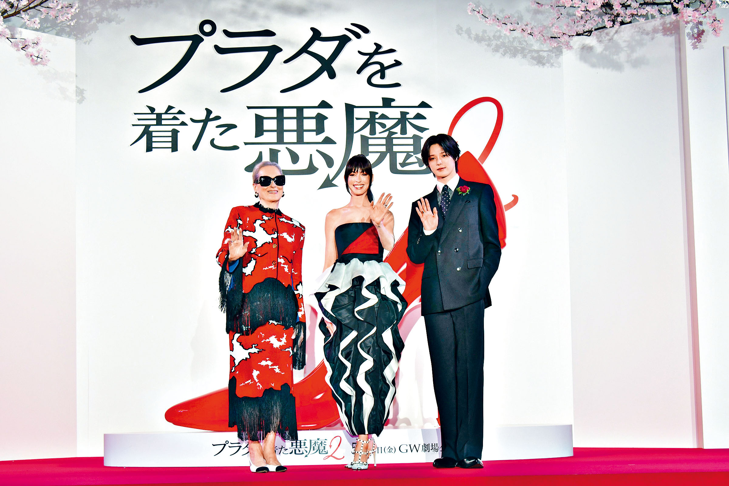 韓團&TEAM成員K獲邀任首映嘉賓，並獻花給安妮及梅姨。