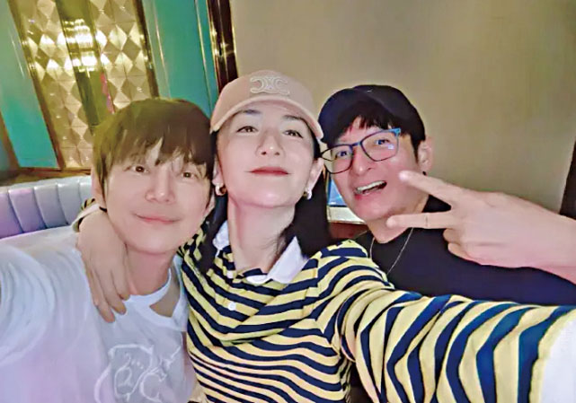 謝娜分享與何炅、李維嘉合照。網上圖片