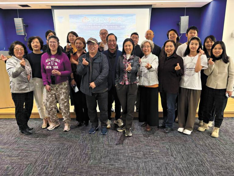 主辦方和嘉賓合影。