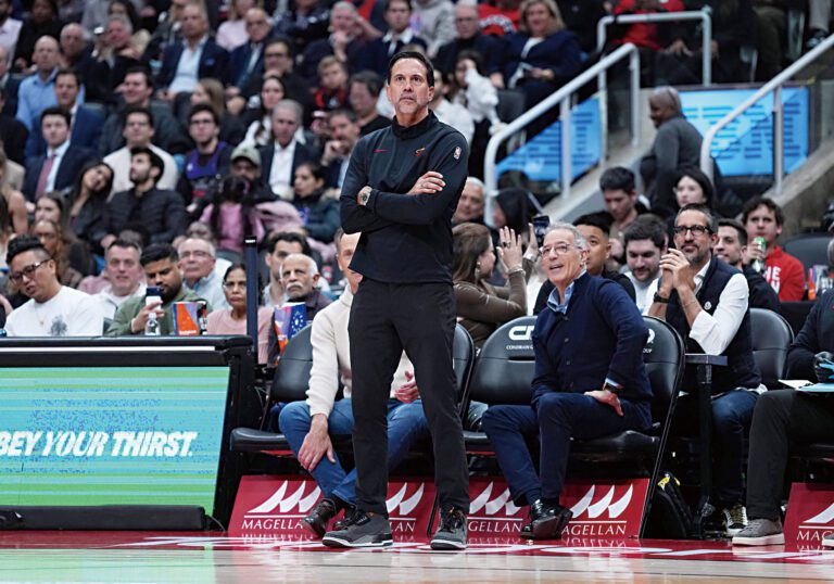 熱火主教練在場邊無能為力。路透社