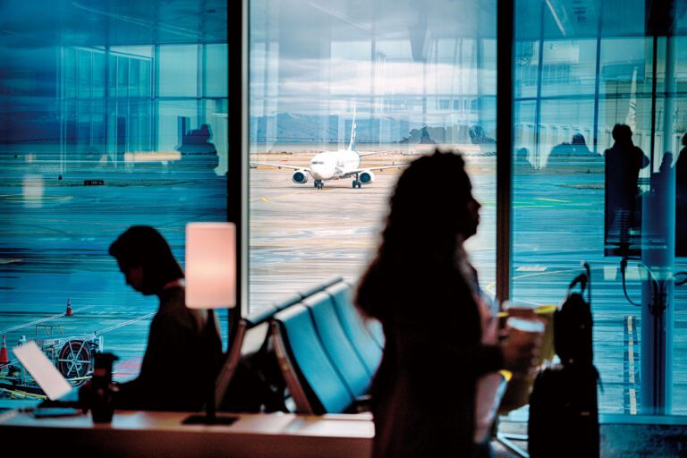 新任國安部長穆林表示，正檢視應否向庇護城市提供海關通關服務，一旦落實撤走CBP人員，三藩市機場國際航班將受影響。美聯社