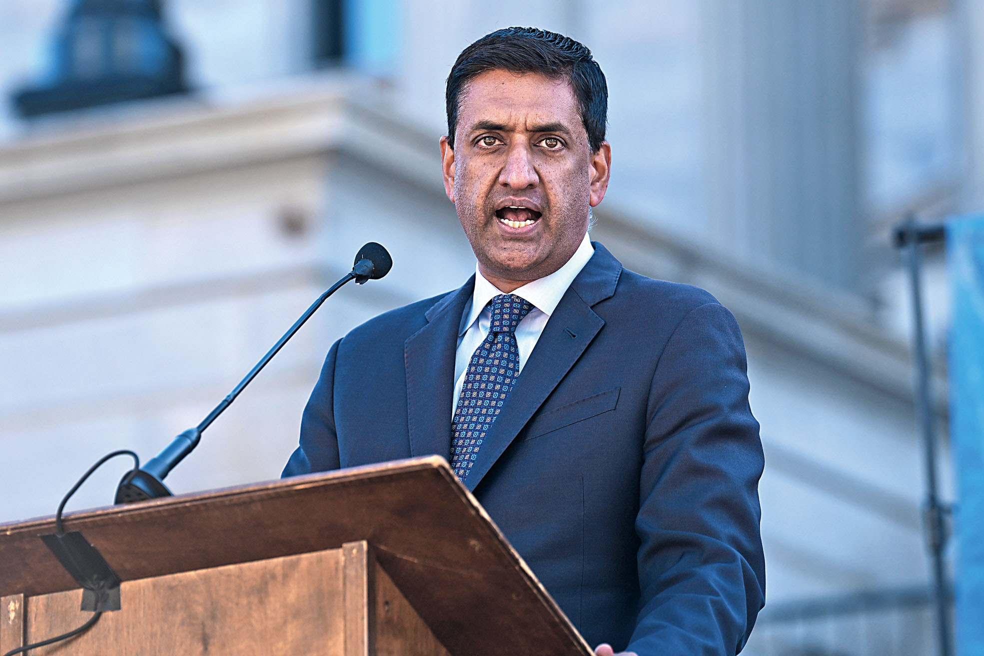 聯邦眾議員羅康納要求援引第25修正案，啟動程序將特朗普免職。美聯社資料圖片