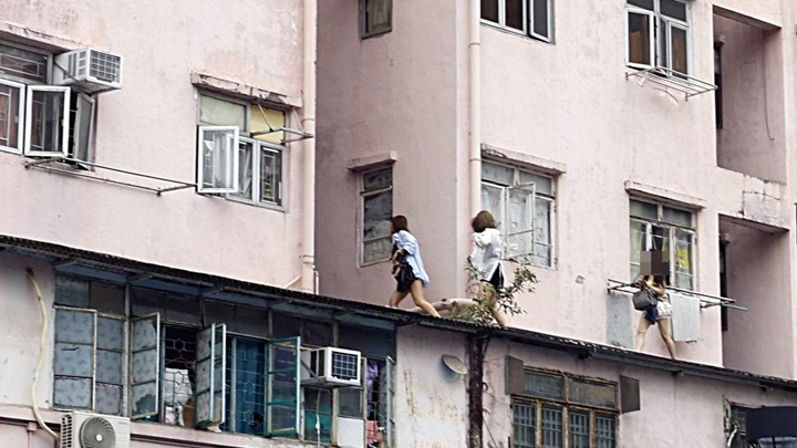 元朗再現女子於簷篷頂行走 一個月內第二宗同類事件