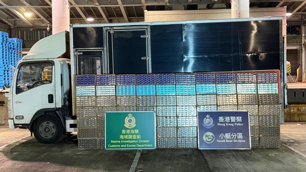 水警海關梅窩水域聯合行動 截獲市值350萬元走私香煙