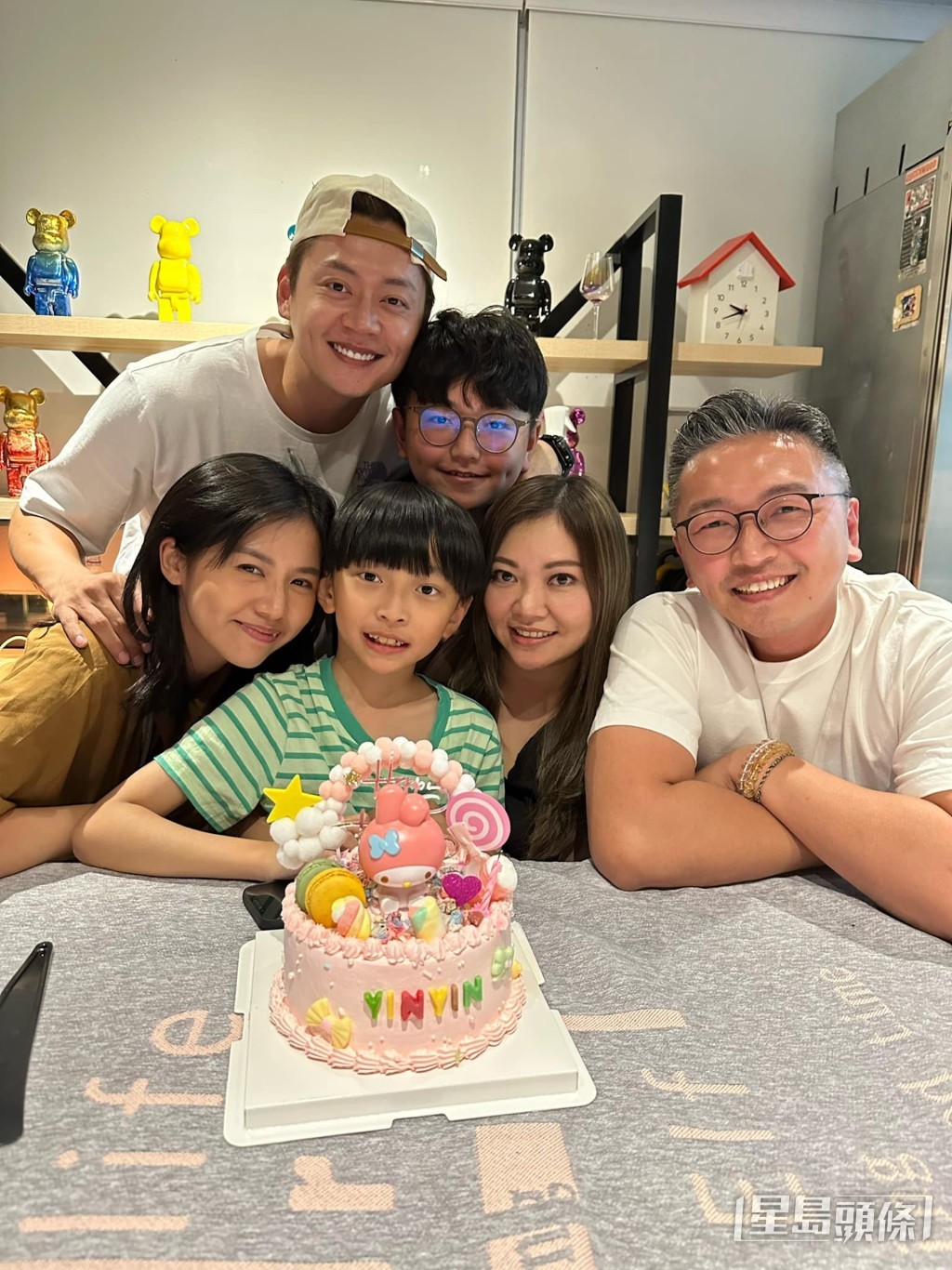 楊偲泳早已融入張家,與張振朗一同慶祝大嫂生日。